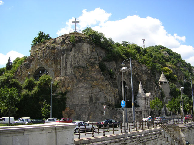 24 Budapešť, most Svobody (Szabadság hid), Skalní kostel (Sziklatemplom), 05.07.11